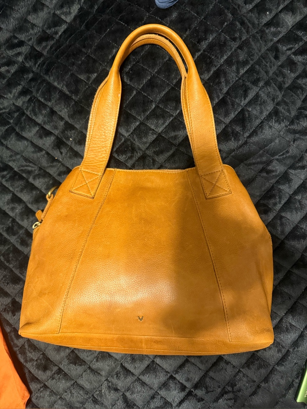 Vilenca Holland Leather Handbag in Warm Caramel